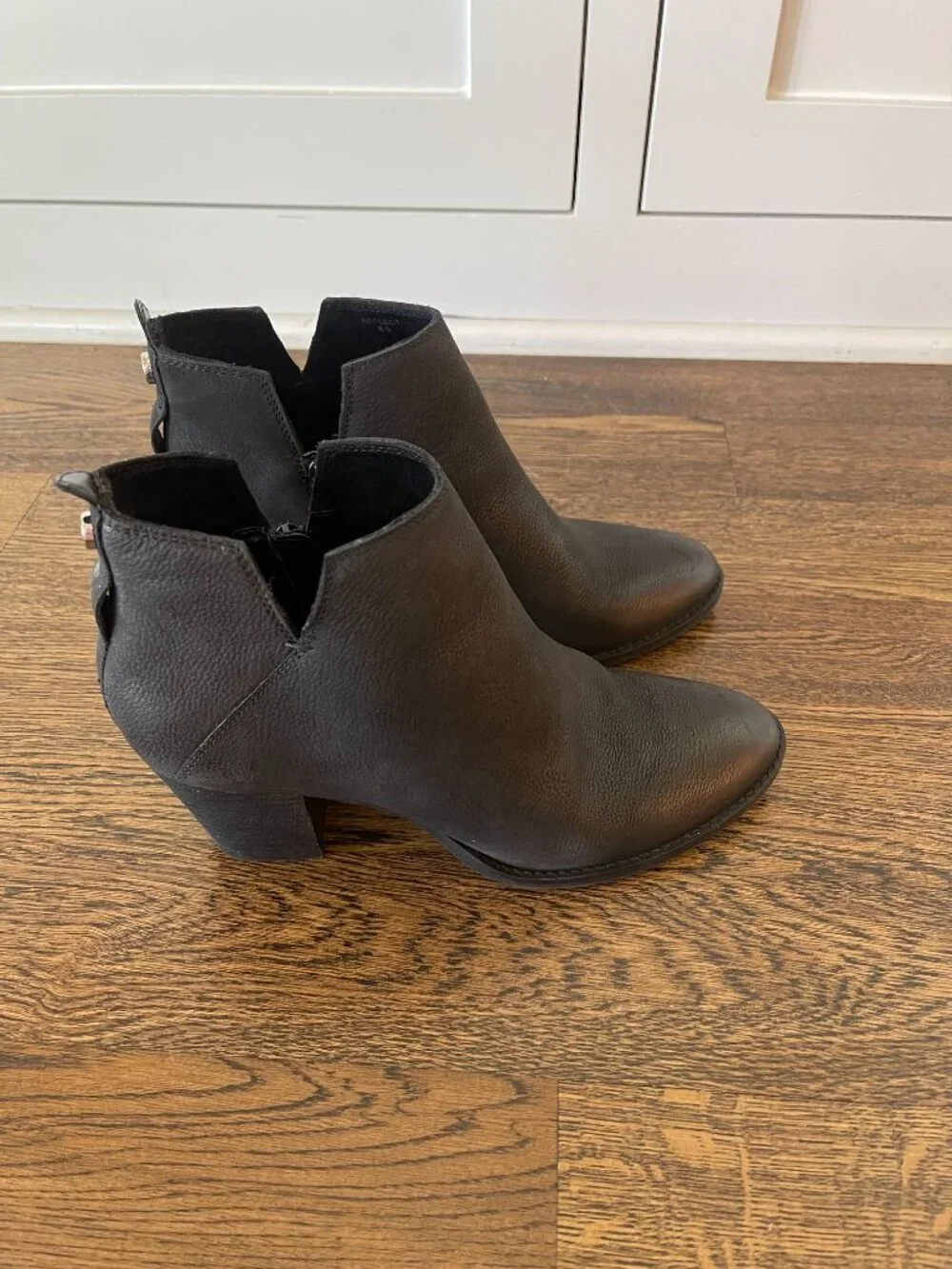Steve Madden Reflect Black Nubuck Leather Ankle Booties - Size 8.5 (EUC)